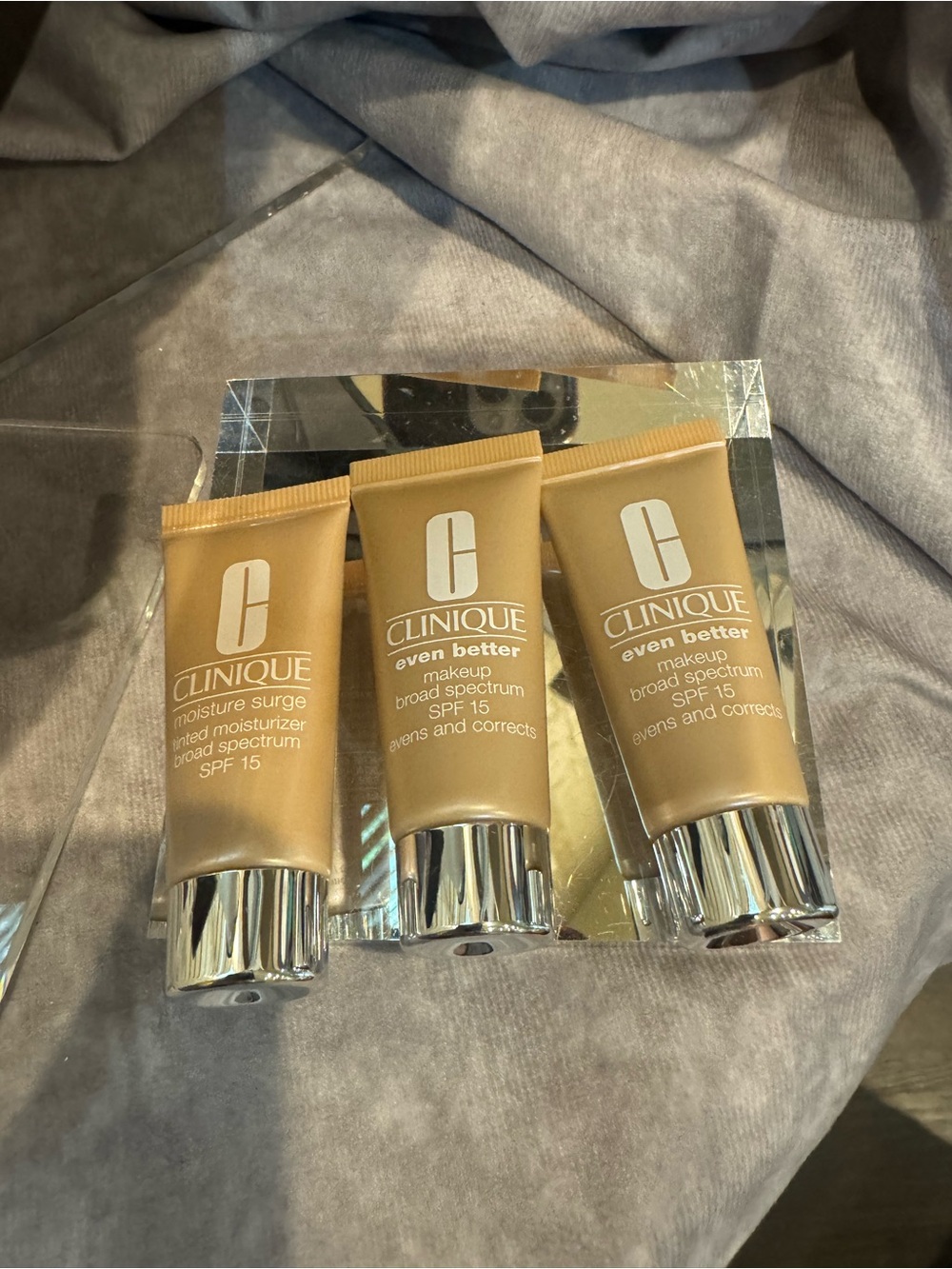 Clinique Even Better + Moisture Surge SPF 15 Makeup Trio Ivory- 02- VF-N (3)